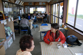 鈴木食堂店内